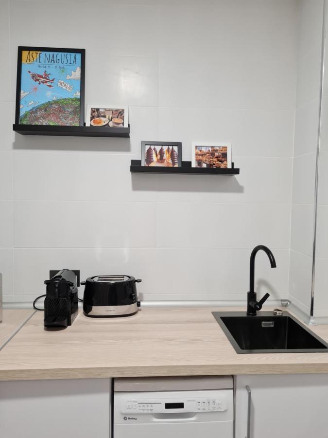 Appartamento Ayuntamiento PARKING gratis. Auto check-in. Bilbao Esterno foto